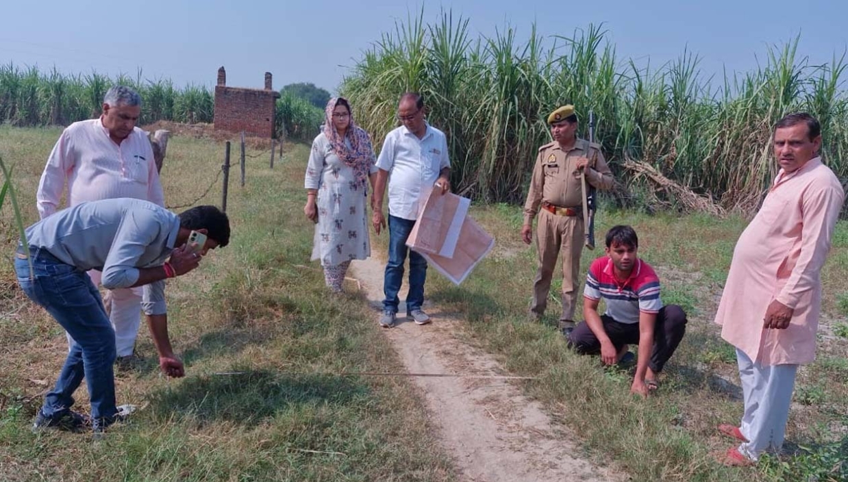 बसी में चकरोड की कराई पैमाईश,भविष्य में अतिक्रमण न करने की दी हिदायत