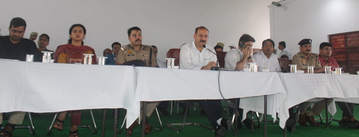 जिलाधिकारी ने की शिविर एवं डीजे संचालकों के साथ बैठक