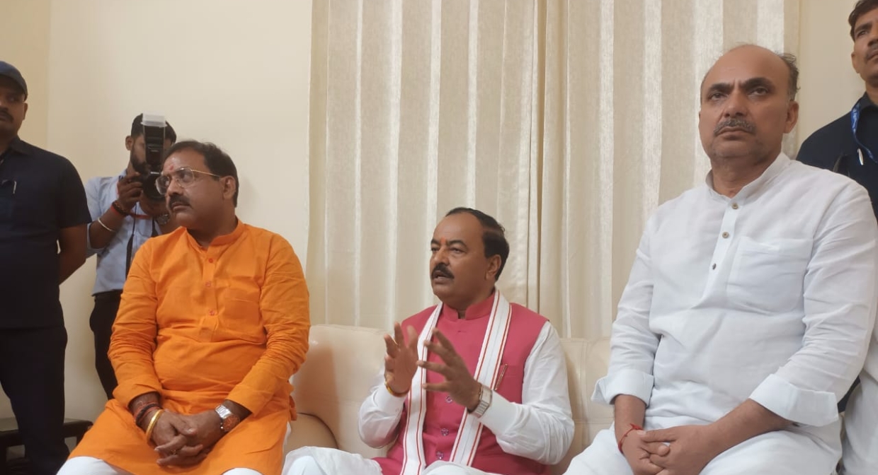 डिप्टी सीएम केशव प्रसाद मौर्य ने सपा पर साधा निशान पीडीए को बताया परिवार डेवलपमेंट एजेंसी