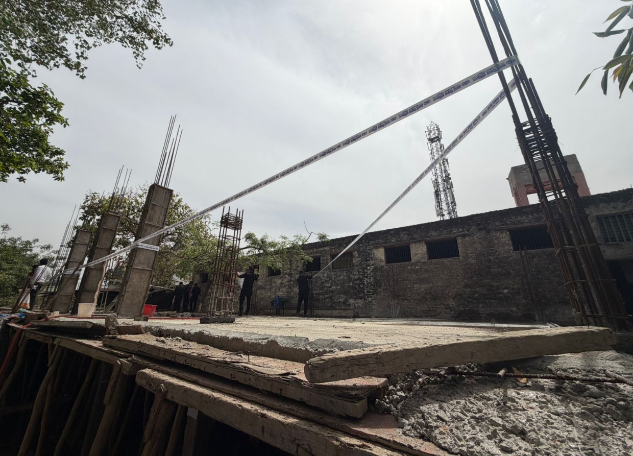 ताजगंज में अवैध निर्माण सील ताजगंज में अवैध निर्माण सील